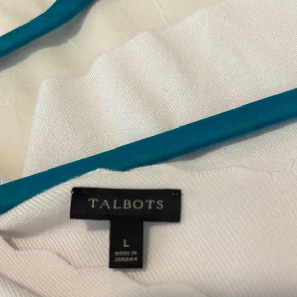 Elegant White V-Neck Women's Top - Picture 4 of 5